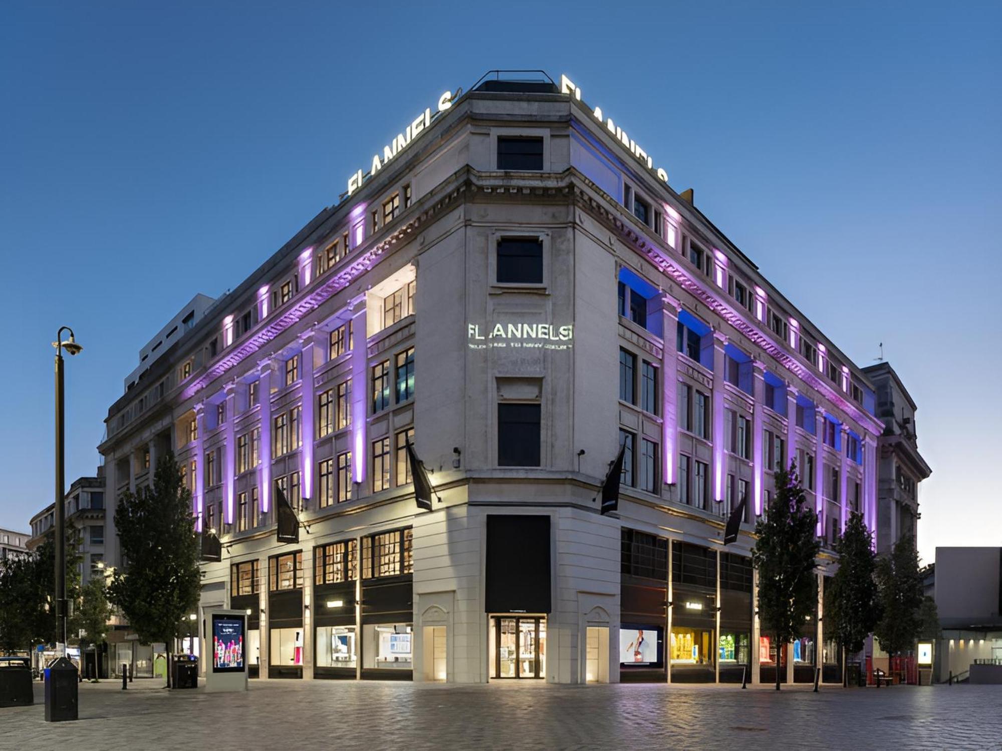 Large Duplex In City Centre! Lime Street! Football! Ideal For Stag And Hen Do Stays! *